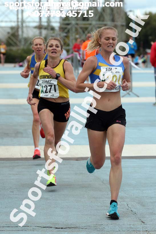 Senior womens 4 stage relay, Northern Senior 6 and 4 and Junior Stage Road Relays, SportsCity, Manchester. Photo:  David T. Hewitson/Sports for All Pics